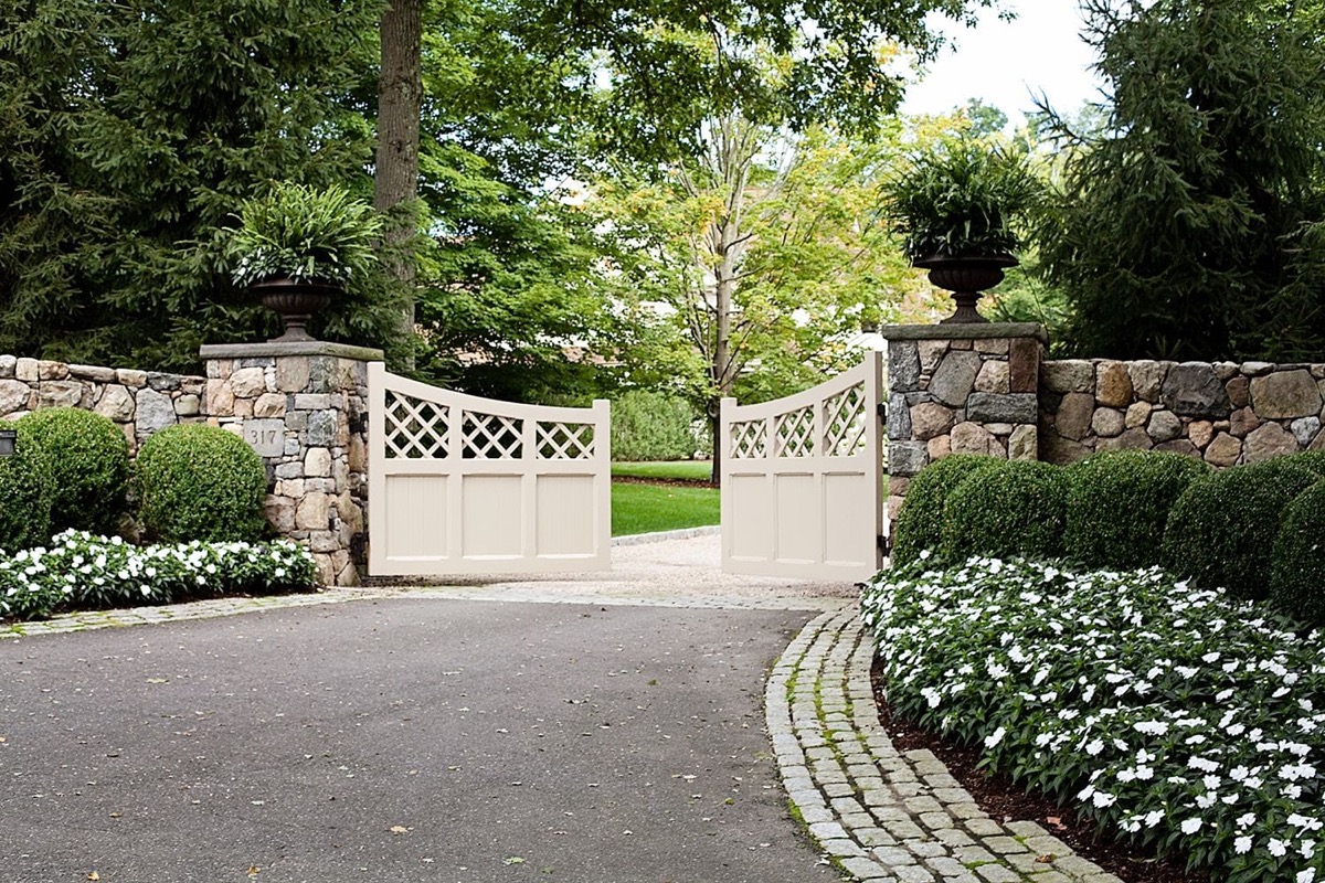 Fence permits and property lines